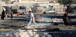 Perang di Gaza Berkepanjangan, Warga Gunakan Toilet Darurat