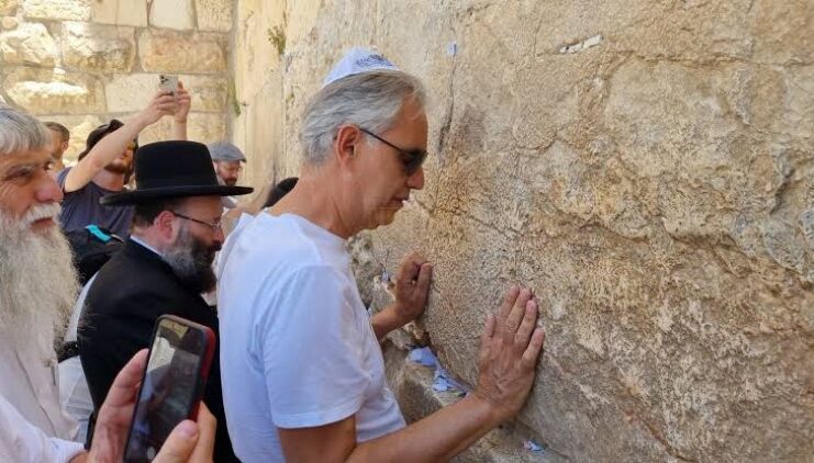 Tolak Andrea Bocelli di Indonesia! Rekam Jejaknya Bersama Israel Jadi Sorotan